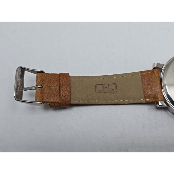 Q & Q Quartz Mens 42mm Watch Brown Strap New Battery 30m Water Resistant Classic - Picture 10 of 12